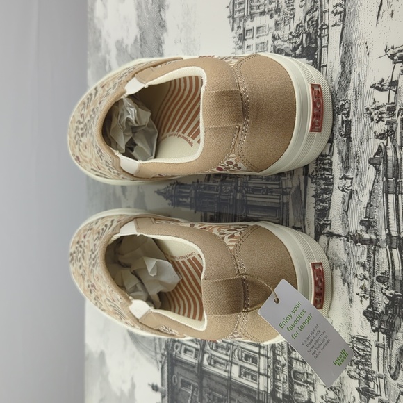 NIB Taos Footwear Women's Floral Tan Slip-On Sneakers in Tan Branch Multi l 7 - Picture 7 of 7